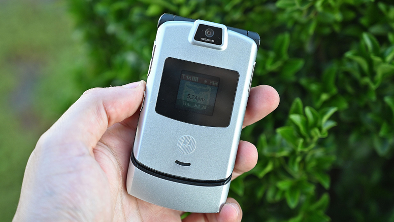Illustration for article titled Happy 15th to the Motorola Razr: The Last Flip Phone People Actually Cared About